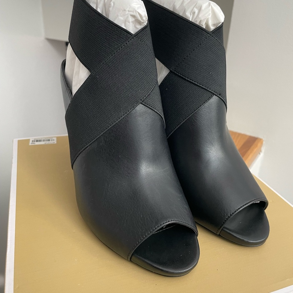 Michael Kors Peep Toe Sandals - BRAND NEW!